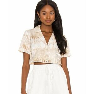 House of Harlow x Revolve crinkle satin cropped short sleeve print top in small